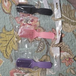 NWT Detangling Brush (lavender)